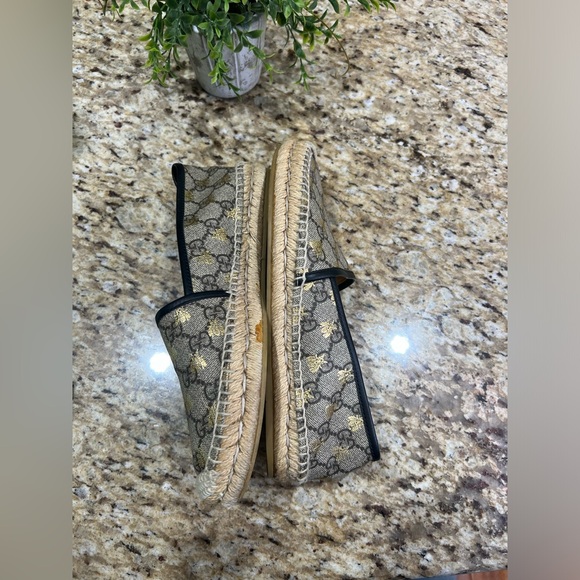 GUCCI Beige Gold GG Supreme Canvas Leather Bee Espadrilles 38 - Picture 5 of 10